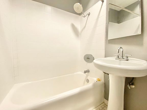 5th image of 852 S Oxford Ave #856.5