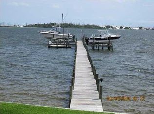 1409 W Highway 98 APT 102, Mary Esther, FL 32569