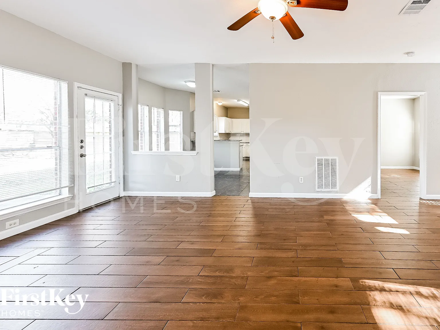 4 bed, 2.5 bath, 2290 sqft, $2,475 — Photo 4