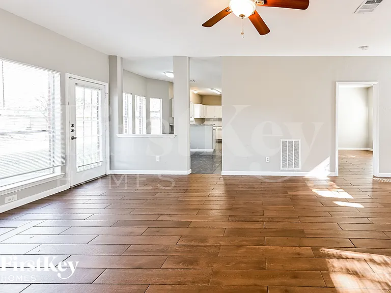 3117 Bay Creek Dr — Photo 4