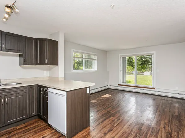 Heatheridge Estates Apartments Edmonton, 2000 Saddleback Rd NW, Edmonton, AB T6J 4S4