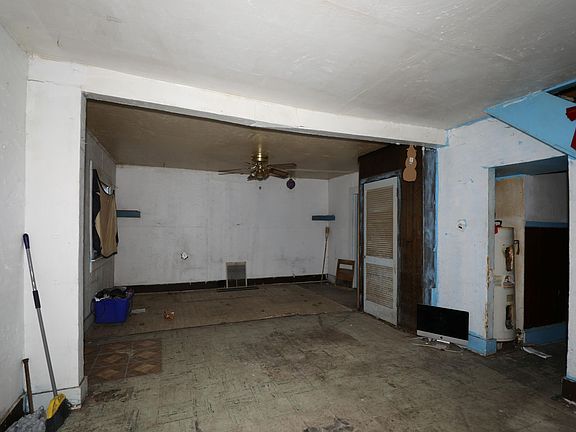 4th image of 1615 W 1st St