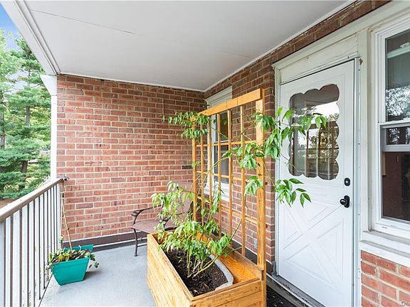 2nd image of 124 Lawn Ter APT 1A