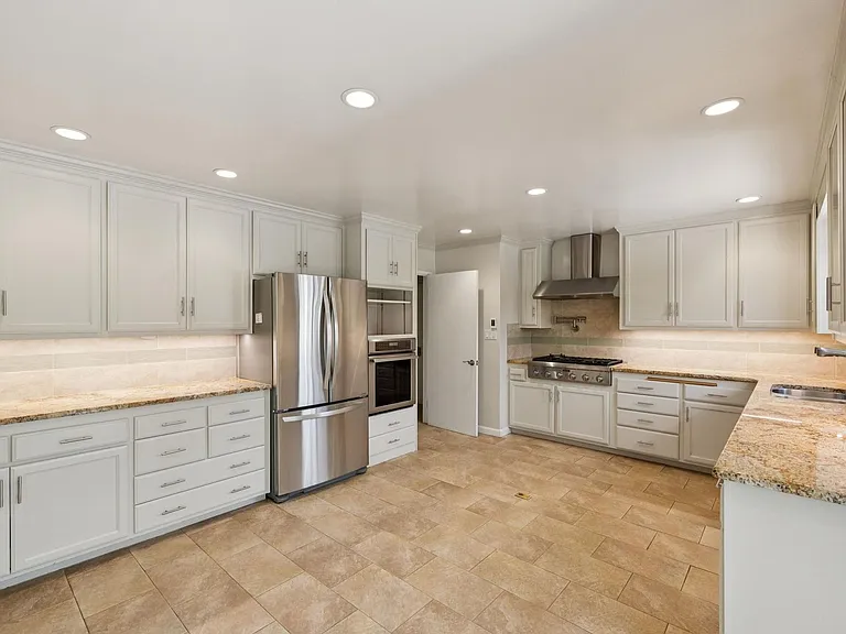 970 Palo Alto Ave — Photo 25