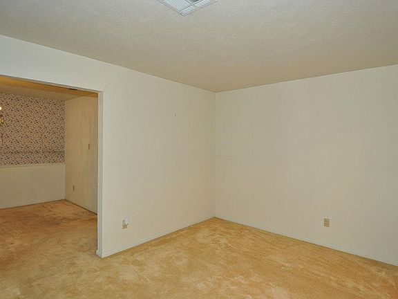 4th image of 4901 Meadow Lark St