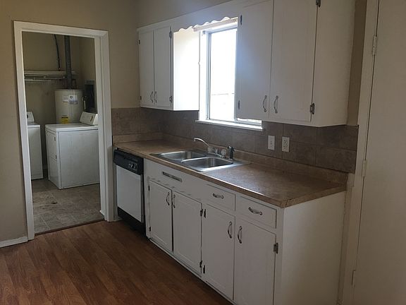 3rd image of 4819 Sullivan St
