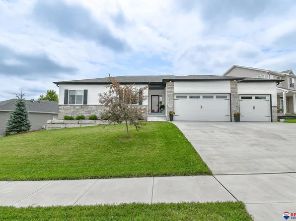 9731 Napa Ridge Dr, Lincoln, NE 68526