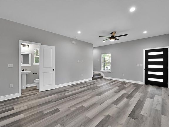 4th image of 16704 E Ivanhoe