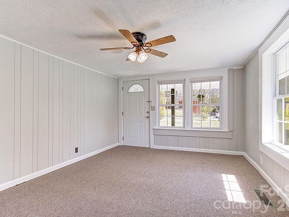 3rd image of 438 Loop Rd