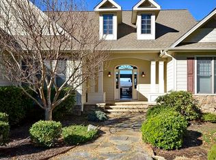 135 Crossvine Trl, Laurel Park, NC 28739