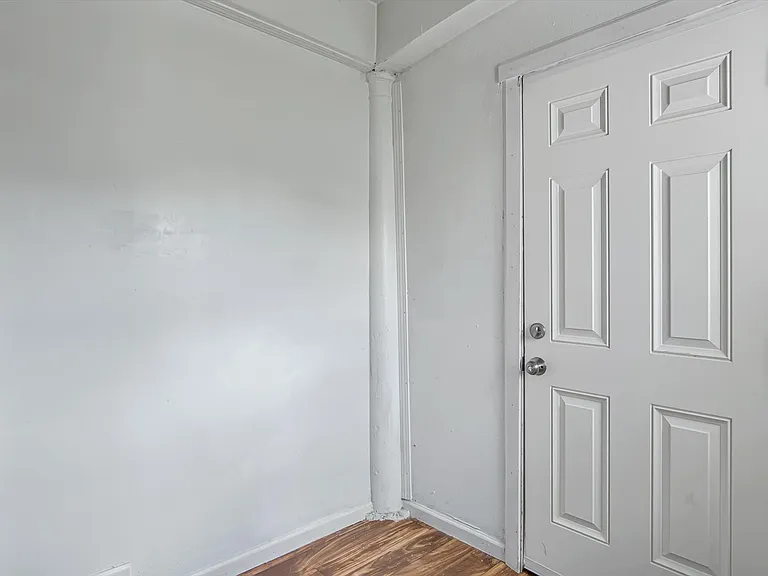 5611 Hallows Ave — Photo 4