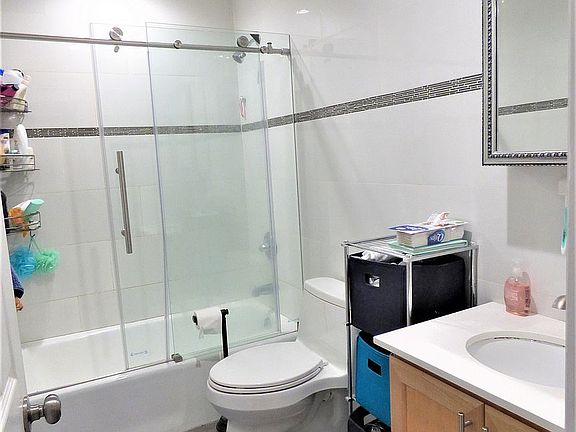 5th image of 218 E 14th St APT 5
