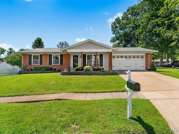 6339 Treehouse Trl, Saint Louis, MO 63129