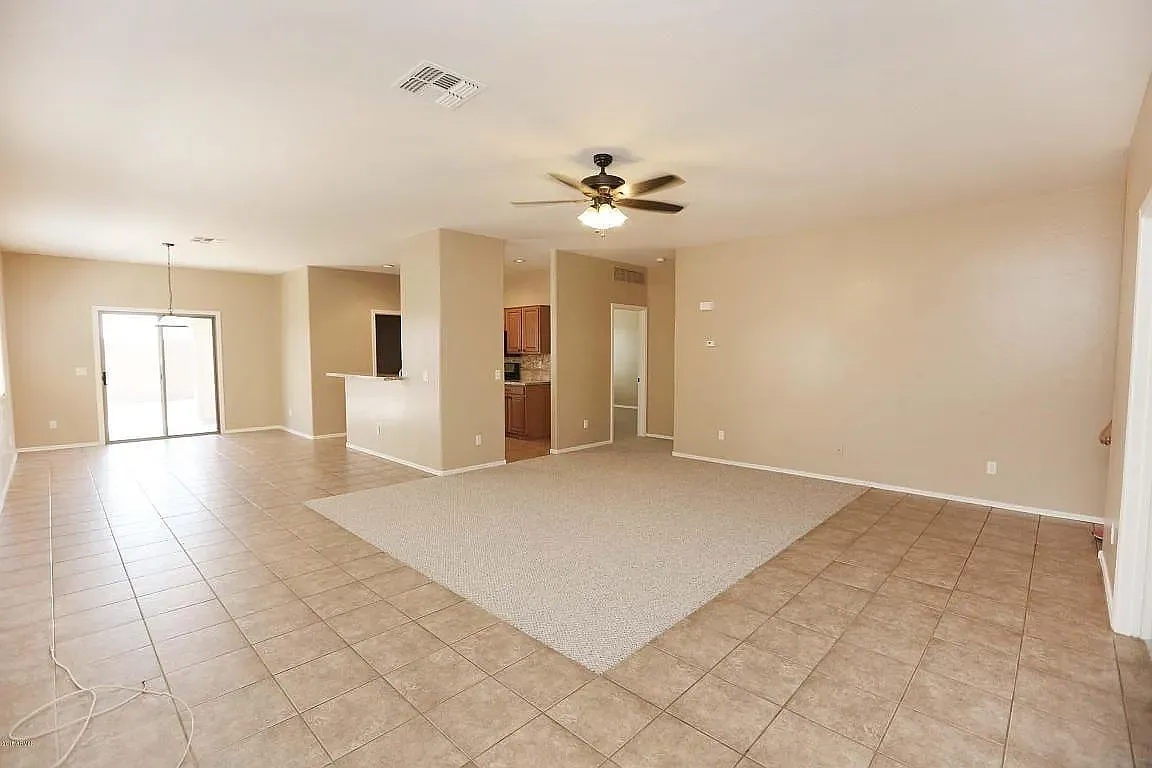 3 bed, 1631 sqft, $2,395 — Photo 3
