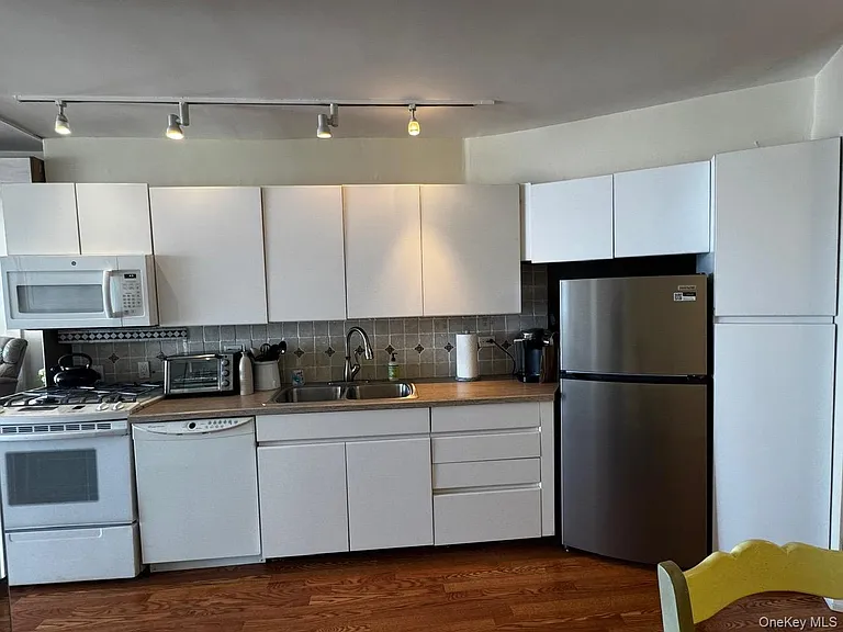 830 Shore Rd #4M — Photo 4