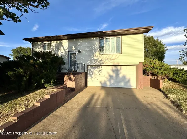 502 5th St NW, South Heart, ND 58655