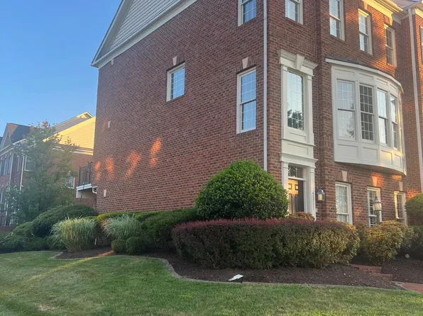 43797 Apache Wells Ter, Leesburg, VA 20176