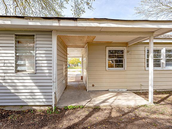 3rd image of 2312 Parsley Ave