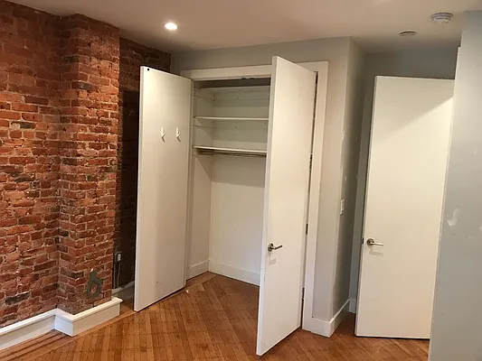 Rented by Lang Realty LLC | media 8