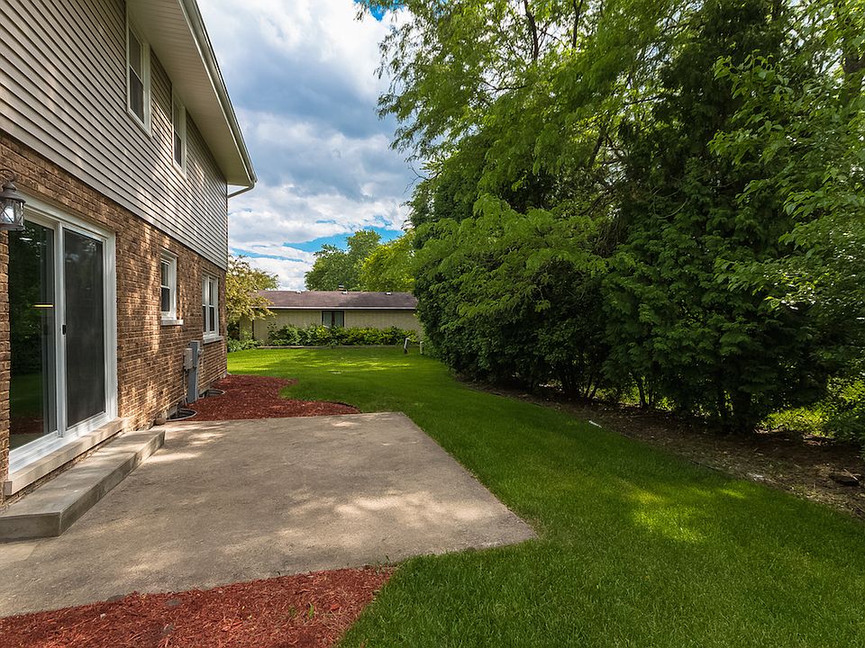 1st image of 20920 Cambridge Ln