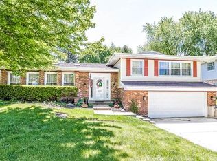 911 E Valley Ln, Arlington Heights, IL 60004