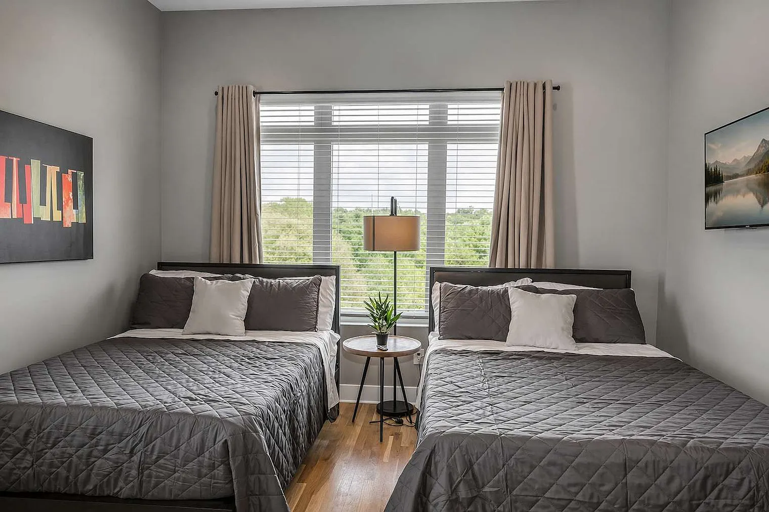 4 bed, 4.0 bath, 1711 sqft, $4,888 — Photo 2
