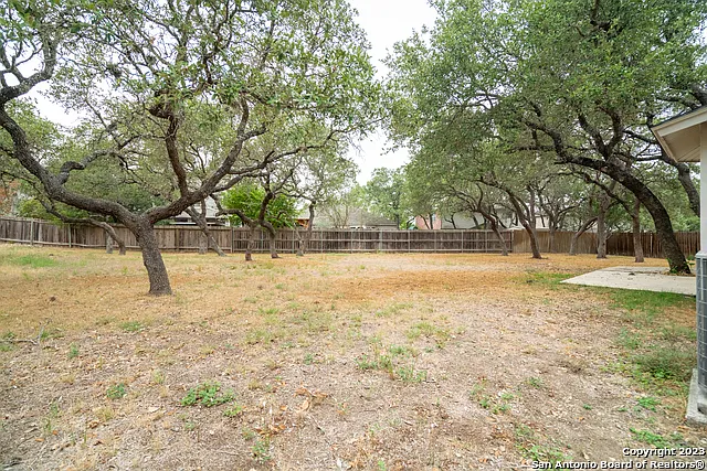 22047 Kenton Knl — Photo 26