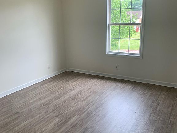 4th image of 829 Flyer Ct