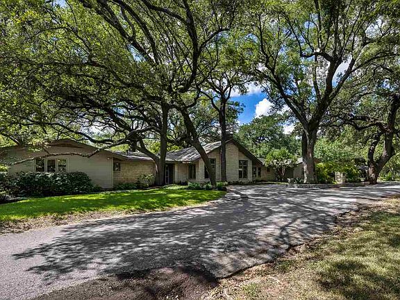 3rd image of 1010 Arbor Ln