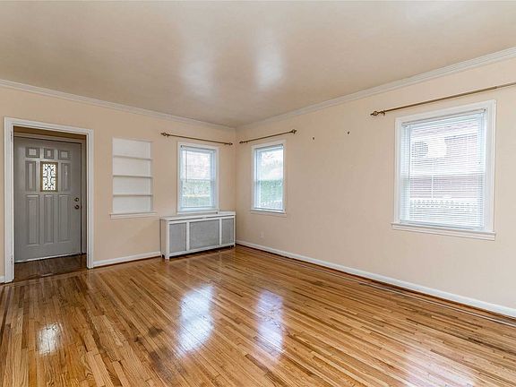 5th image of 87 Locustwood Blvd