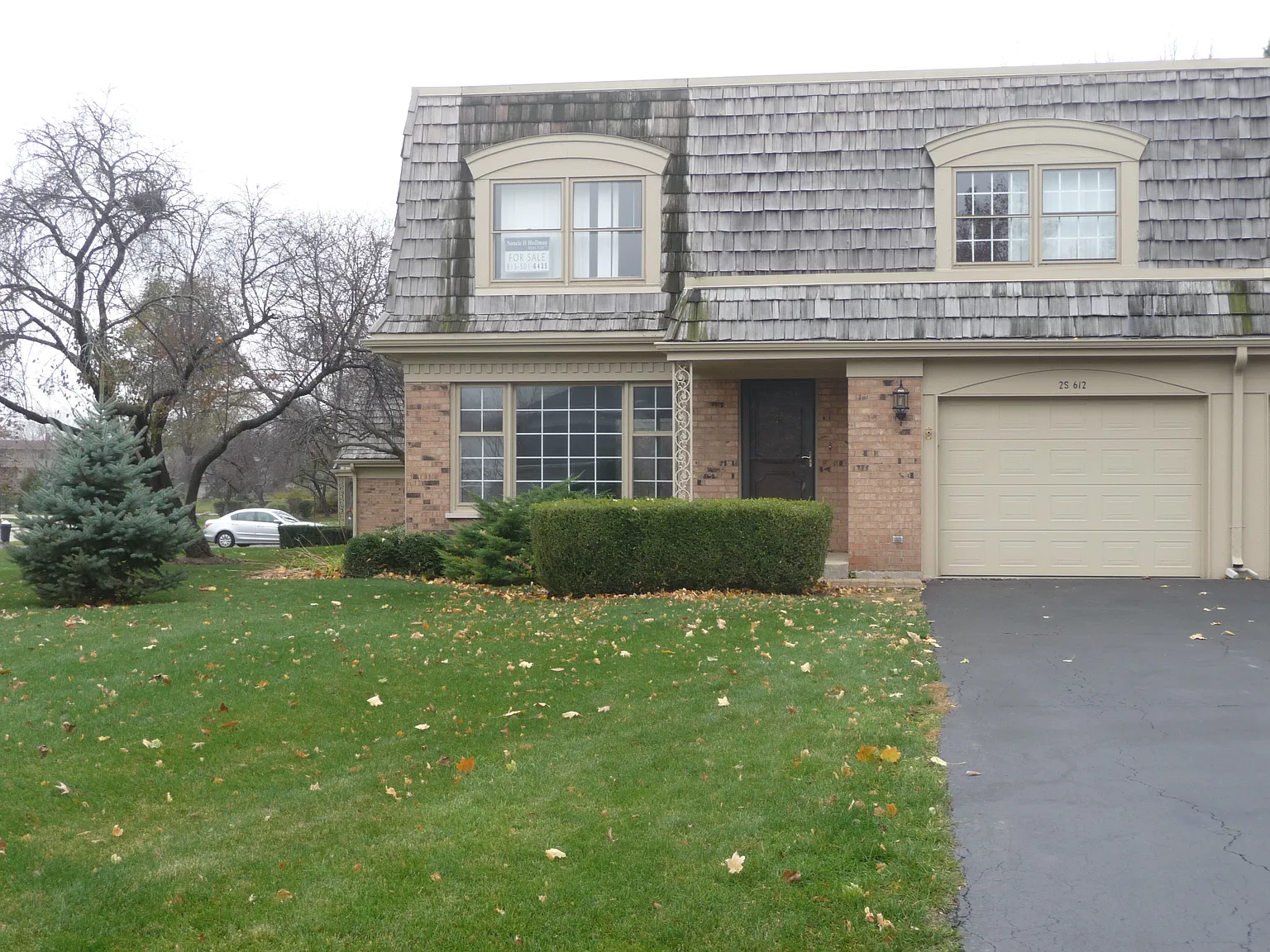2S612 Avenue Chateaux N photo 1