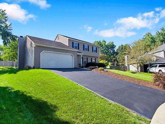 3rd image of 130 Lewis Ct