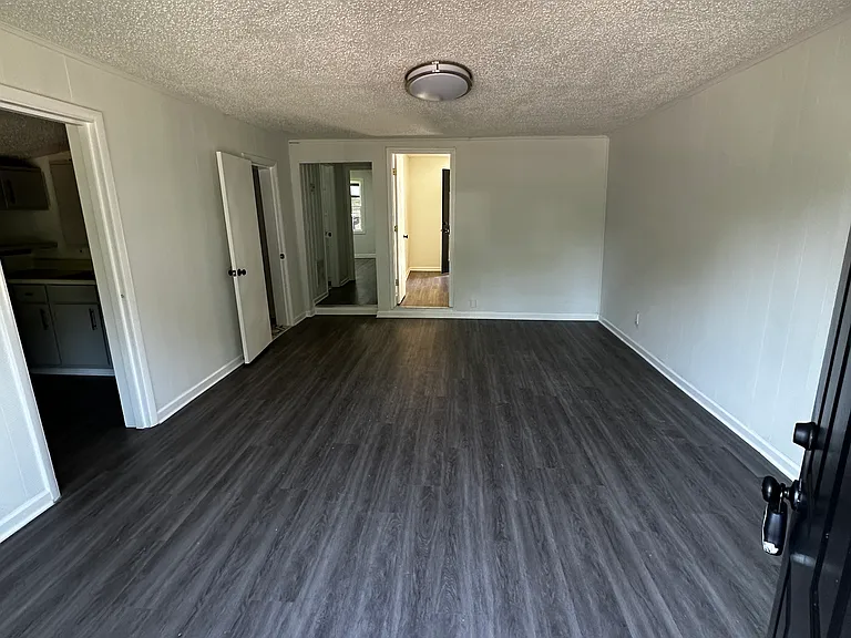 587 Main St — Photo 3