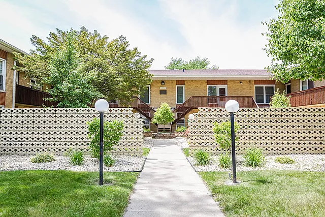 18340 Burnham Ave APT 7 photo 1