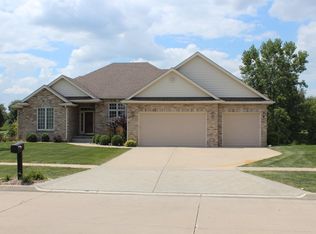 1215 S 49th St, West Des Moines, IA 50265