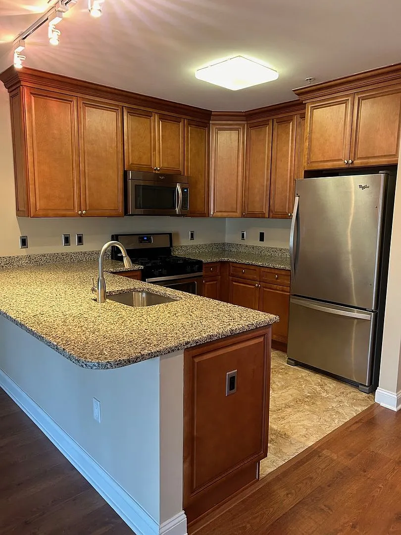 106 Terrace Ave — Photo 2