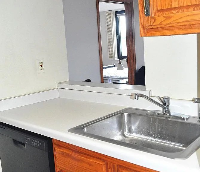 220 Broadway Ave S #1111 — Photo 10