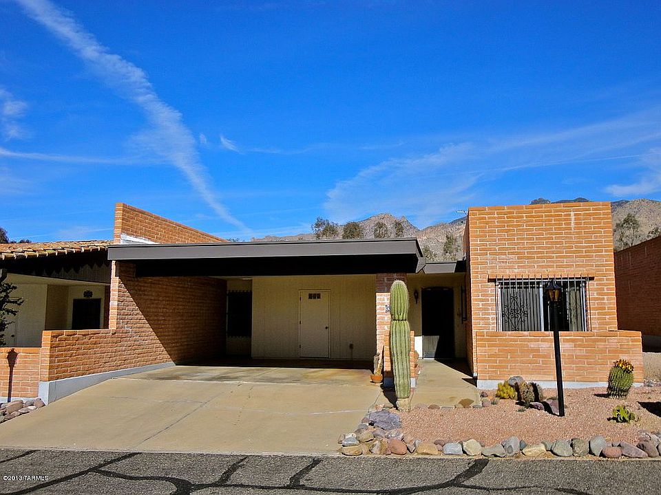 2-car carport w/storage 
