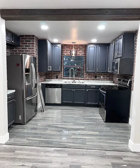 429 Ventura Ave — Photo 1