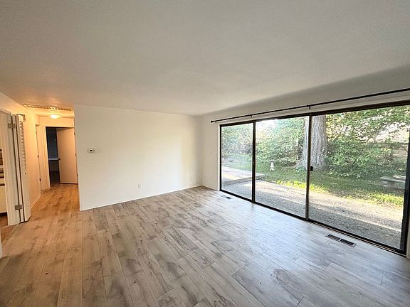 4th image of 3212 Upper Dr