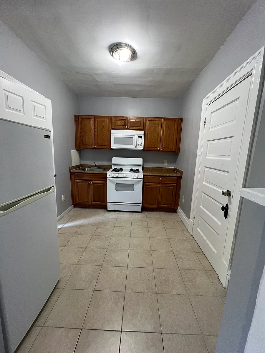Building Photo - 210 E End Ave #2A
