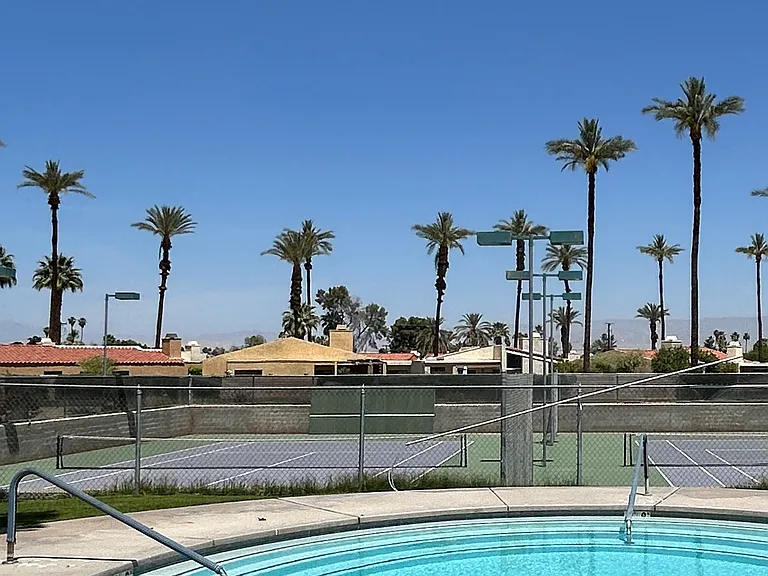 Soaking pool.