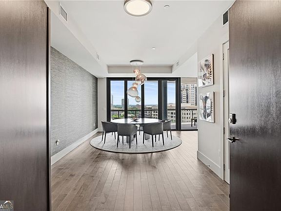 3rd image of 3107 Peachtree Rd NE Unit 1001