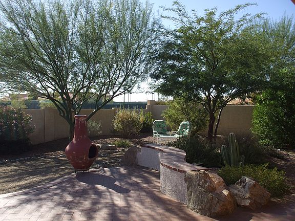 BACKYARD PATIO SEATING