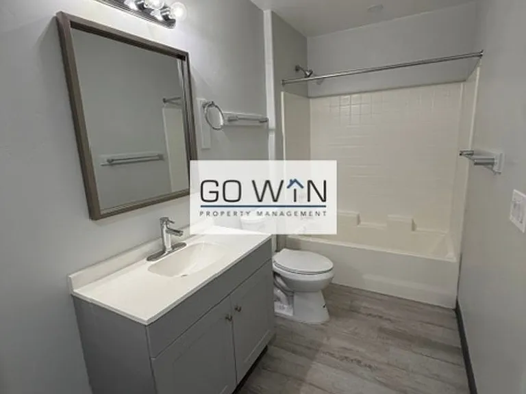 23 E Illini St — Photo 7