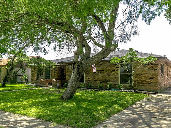 3rd image of 216 Poesta Dr