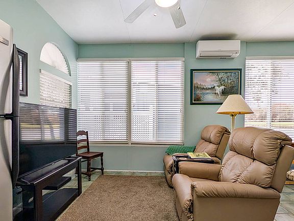 5th image of 850 Plantation Dr