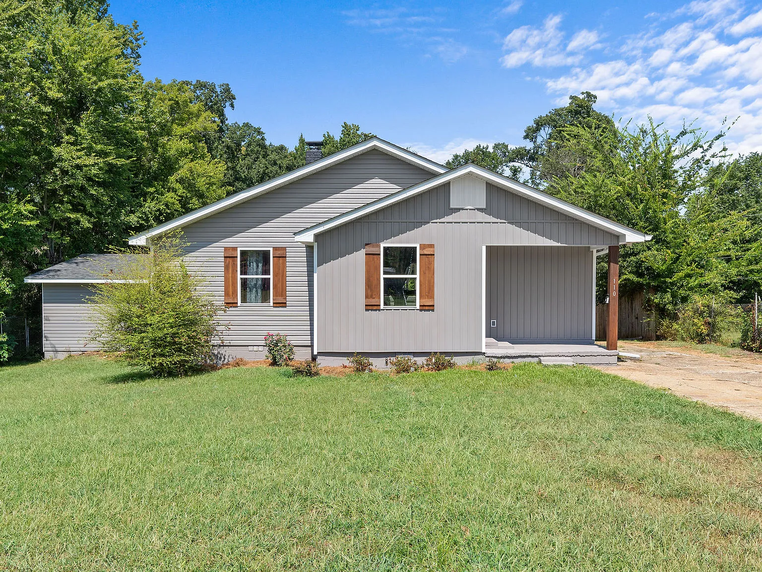 5 bed, 2372 sqft, $4,050 — Photo 3