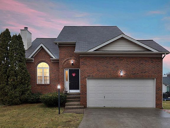4th image of 1085 Crimson Creek Dr