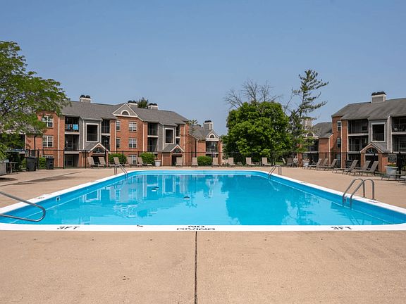 2nd image of 1651 S Elm St #831B
